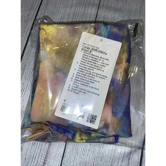 Lululemon Women's Cargo SHR Hiking Shorts 8" 4 Altered Nature Multi Carabiner - Picture 4 of 13